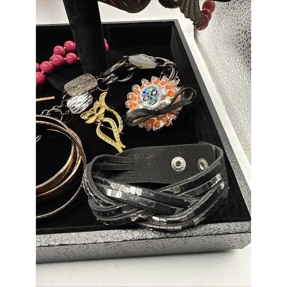 Vintage Lot of 15 Necklaces, Bracelets, Earrings And/or Brooches‎ See Pics